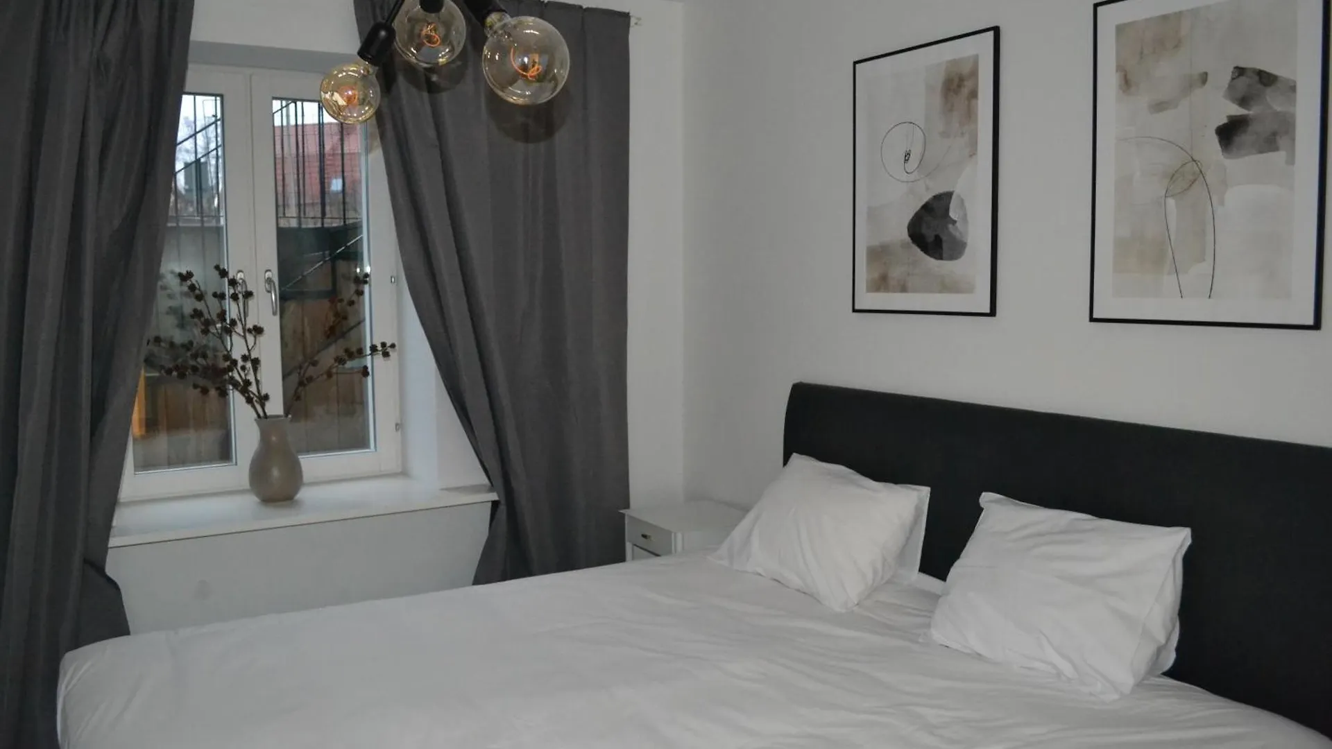 Spacious 1-Bedroom Flat 15 Min To Stockholm City Center 0*,  Sverige