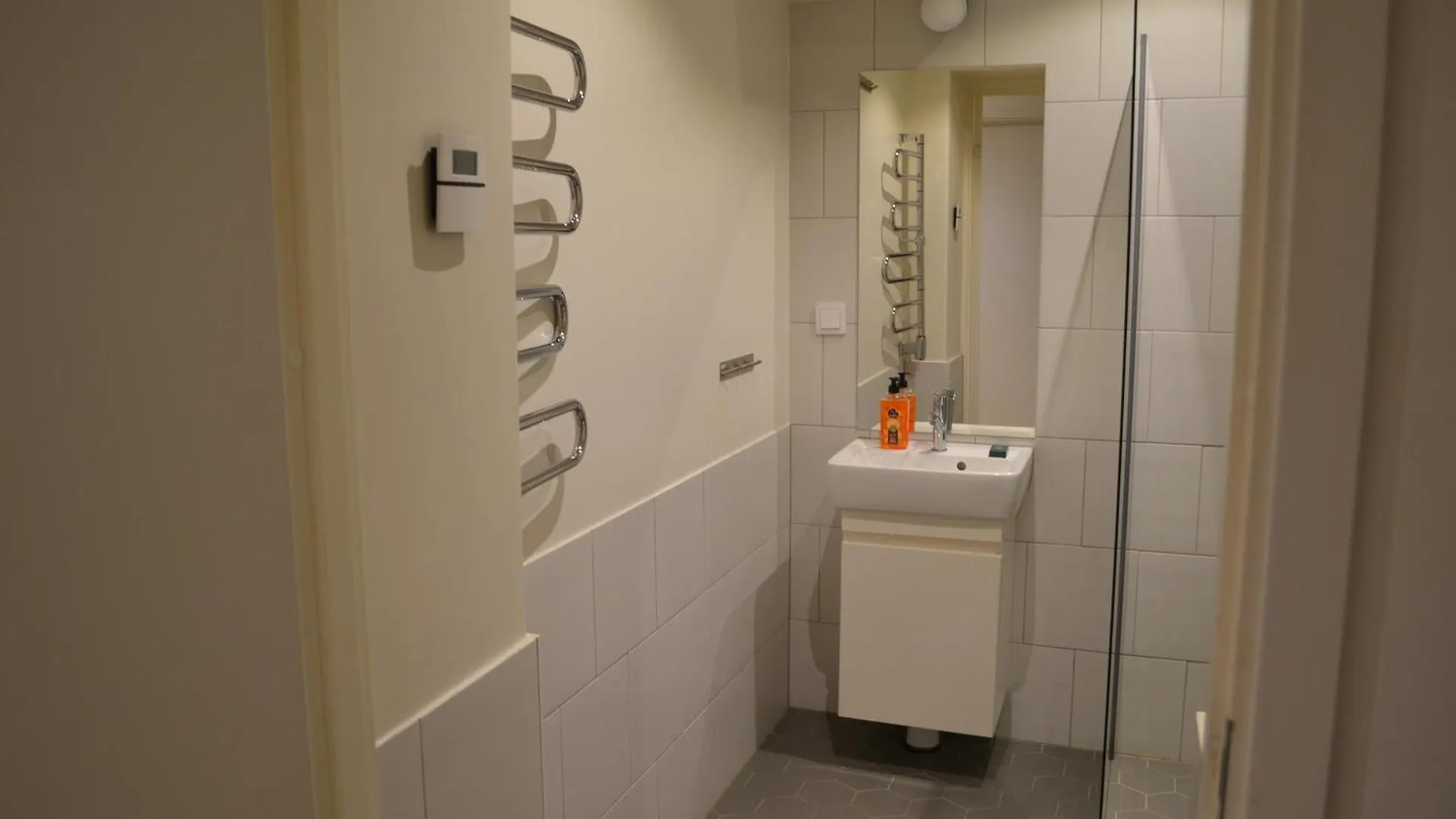 Spacious 1-Bedroom Flat 15 Min To Stockholm City Center 0*,  Sverige